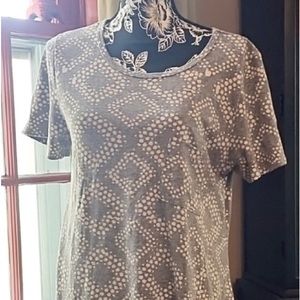 ➰LulaRoe Summer Gray & Ivory Short Sleeve Heavy T-Shirt Fabric Hi-Low Hem. Large